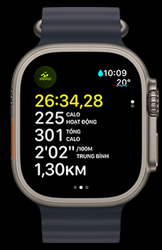 Apple Watch Ultra 2 hi?n th? màn hình b?i l?i ngoài tr?i v?i th?i gian, l??ng calo và t?c ??.