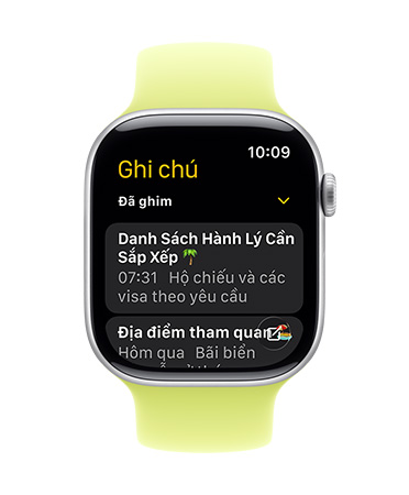 Apple Watch màu B?c v?i day b?n màu H?ng M?u ??n, m?t ??ng h? hi?n th? ?ng d?ng Ghi Chú, v?i hai ghi chú ?? Ghim